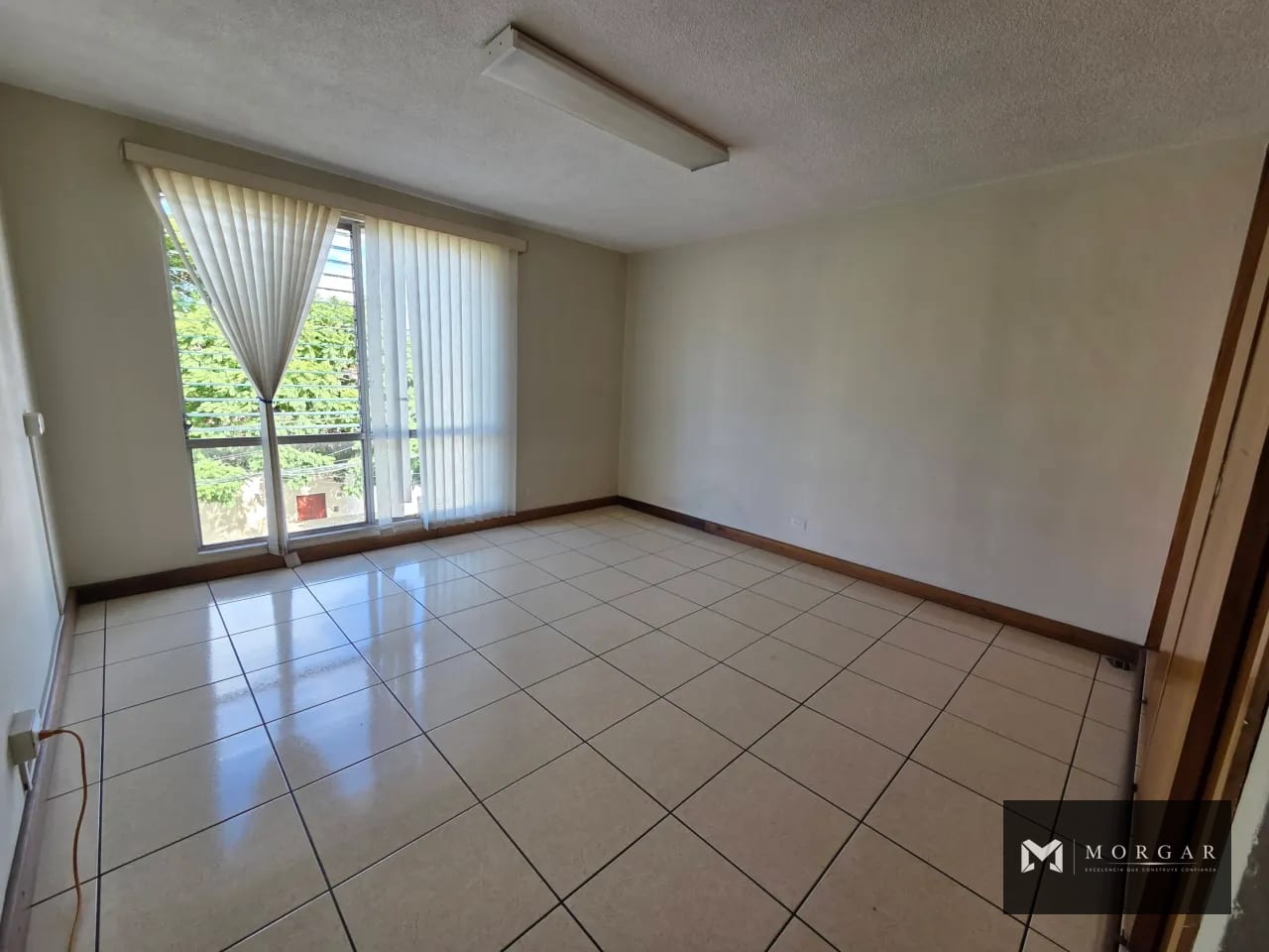 Oficina en Alquiler en Zona 9 en Q. 2,500 con Todo Incluido — Oficina en Alquiler en Zona 9, Guatemala, Ciudad — foto 1 de 3