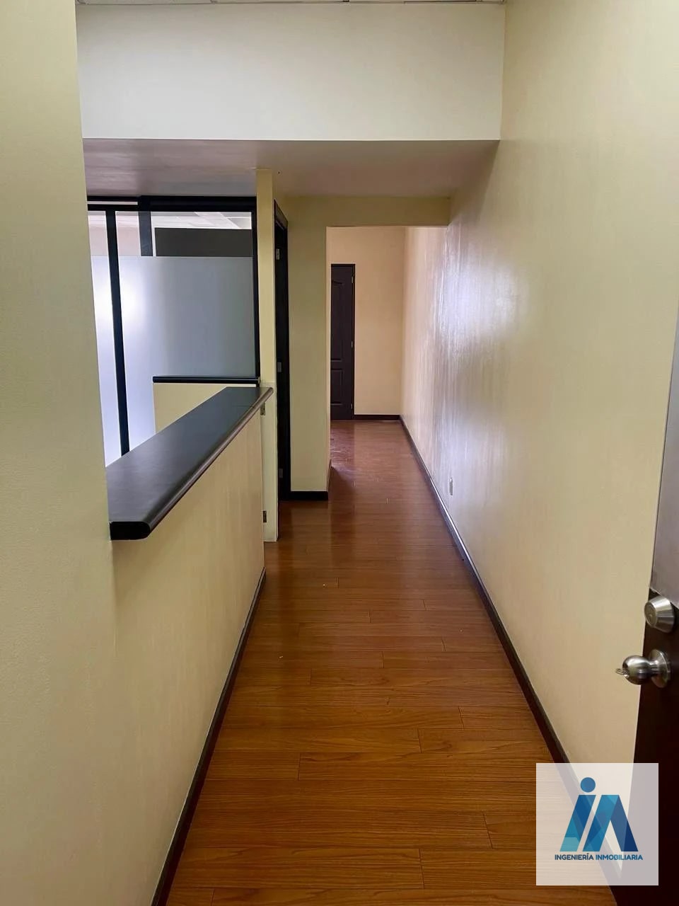 OFICINA EN ALQUILER📍 Edificio Torino 1, zona 10 — Oficina en Alquiler en Zona 10, Guatemala, Ciudad — foto 9 de 12