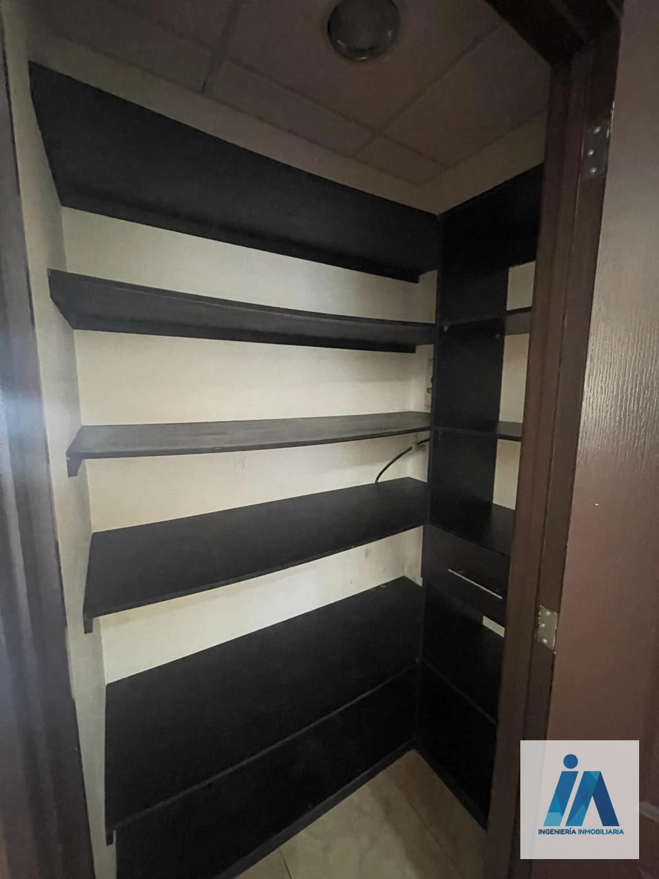 OFICINA EN ALQUILER📍 Edificio Torino 1, zona 10 — Oficina en Alquiler en Zona 10, Guatemala, Ciudad — foto 11 de 12