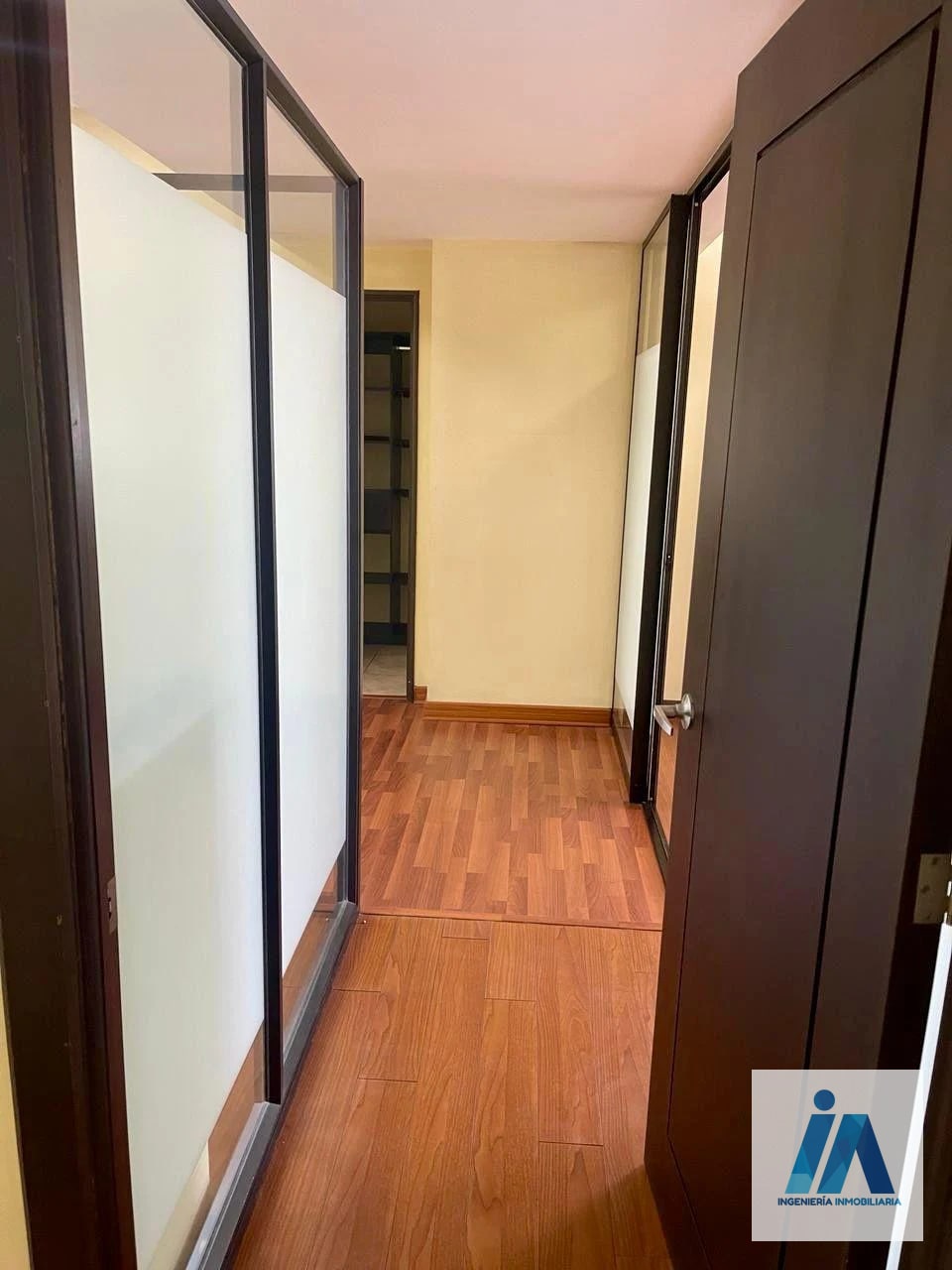 OFICINA EN ALQUILER📍 Edificio Torino 1, zona 10 — Oficina en Alquiler en Zona 10, Guatemala, Ciudad — foto 12 de 12