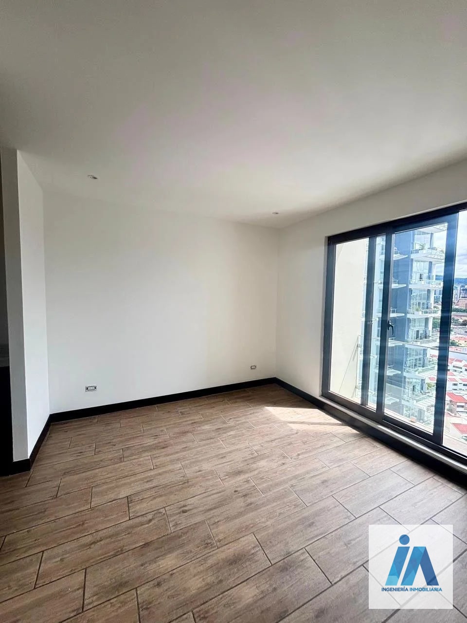 APARTAMENTO EN ALQUILER 📍Marques de Oakland zona 10, Diagonal 6 — Apartamento en Alquiler en Zona 10, Guatemala, Ciudad — foto 5 de 11