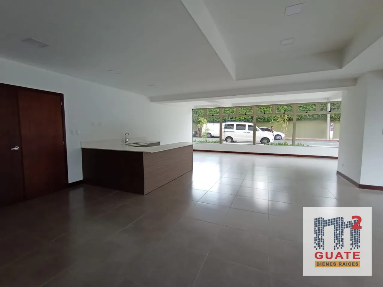 Apartamento en Venta, Zona 10 - Image 2