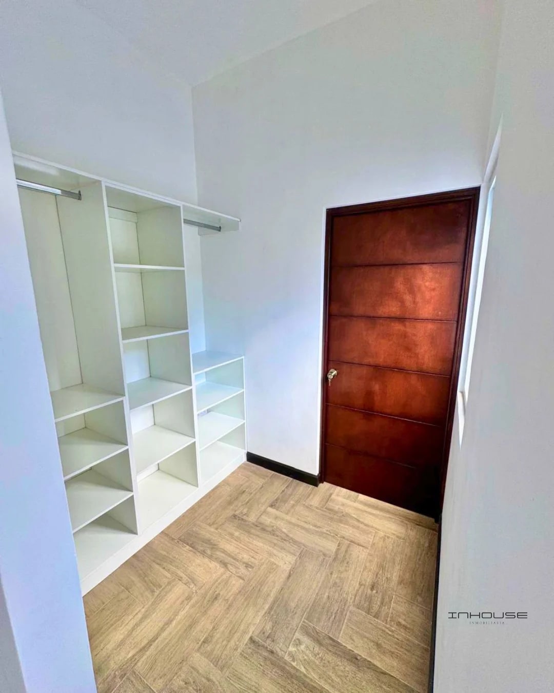 CASA EN VENTA EN ZONA 16 PARA ESTRENA - 9