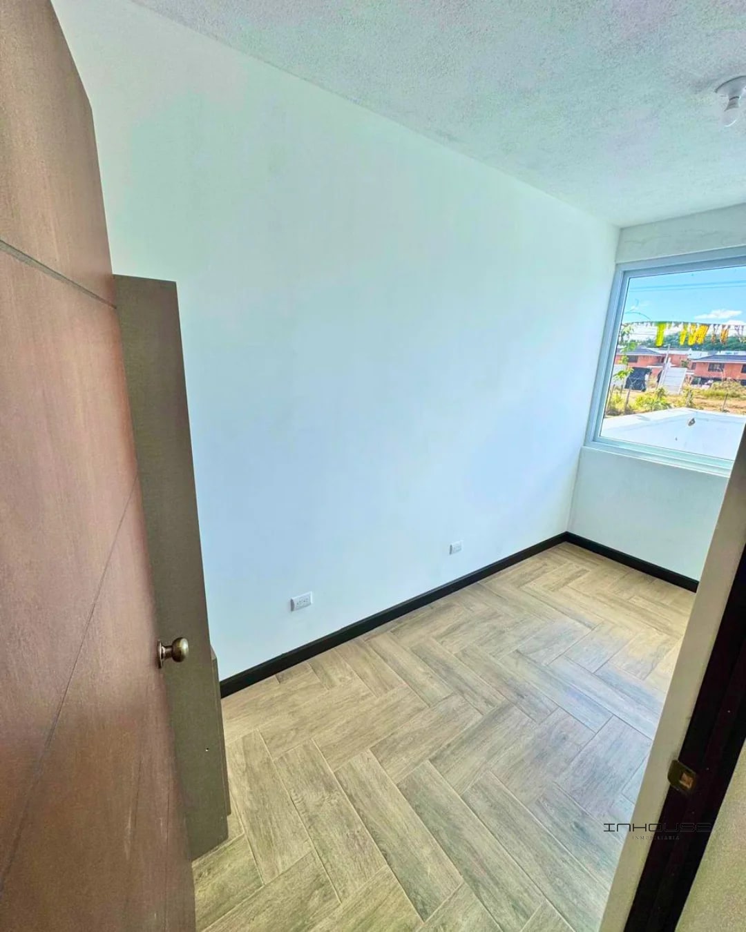 CASA EN VENTA EN ZONA 16 PARA ESTRENA - 5