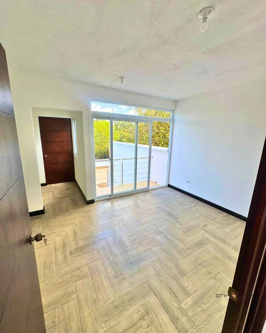 CASA EN VENTA EN ZONA 16 PARA ESTRENA - 4