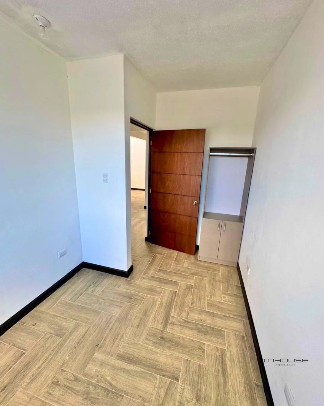 CASA EN VENTA EN ZONA 16 PARA ESTRENA - 7