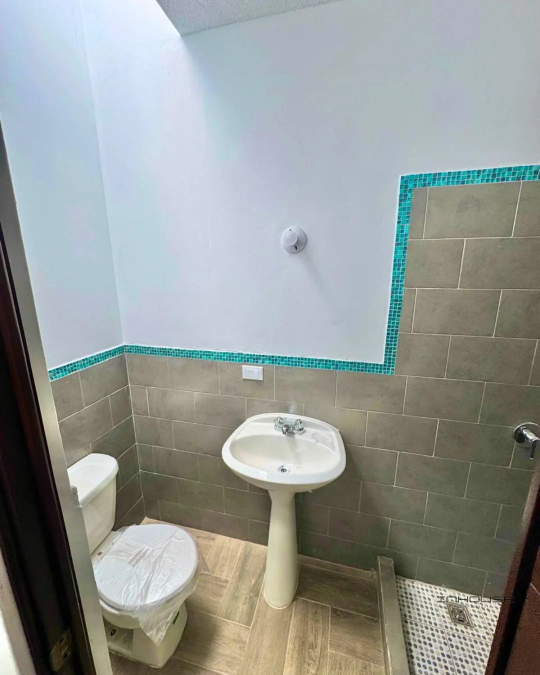 CASA EN VENTA EN ZONA 16 PARA ESTRENA - 8