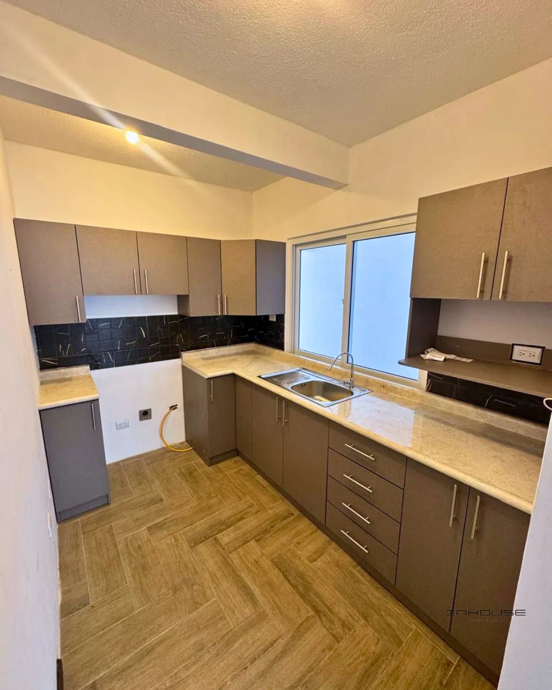 CASA EN VENTA EN ZONA 16 PARA ESTRENA - 2
