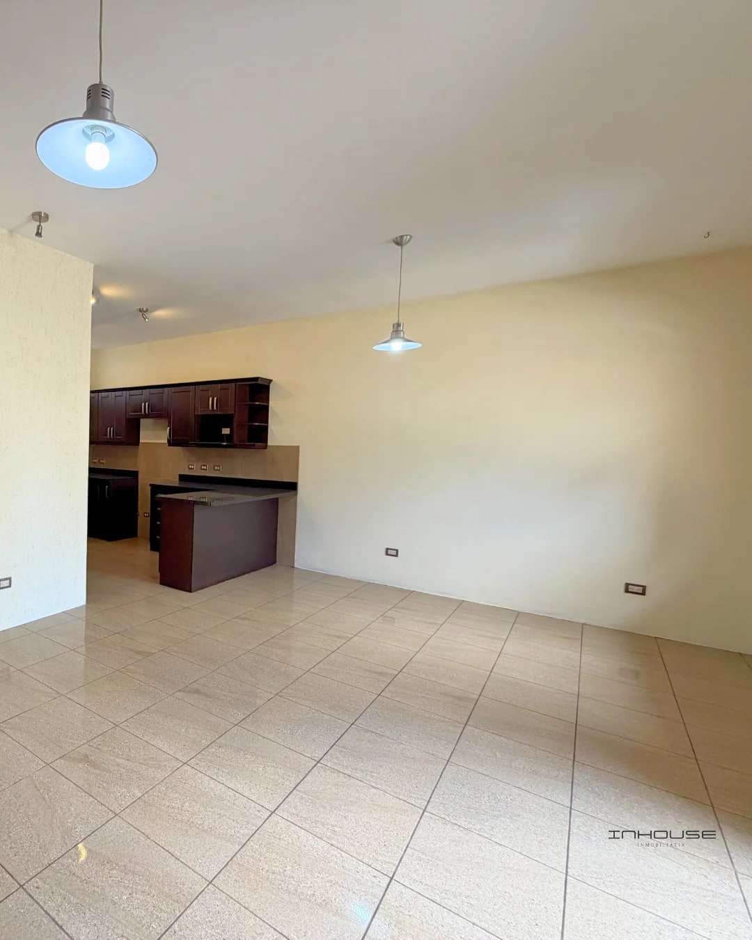 APARTAMENTO EN RENTA MUXBAL EN EXCELENTE UBICACIÓN. AMBIENTES AMPLIOS Y VENTILADOS. - 2