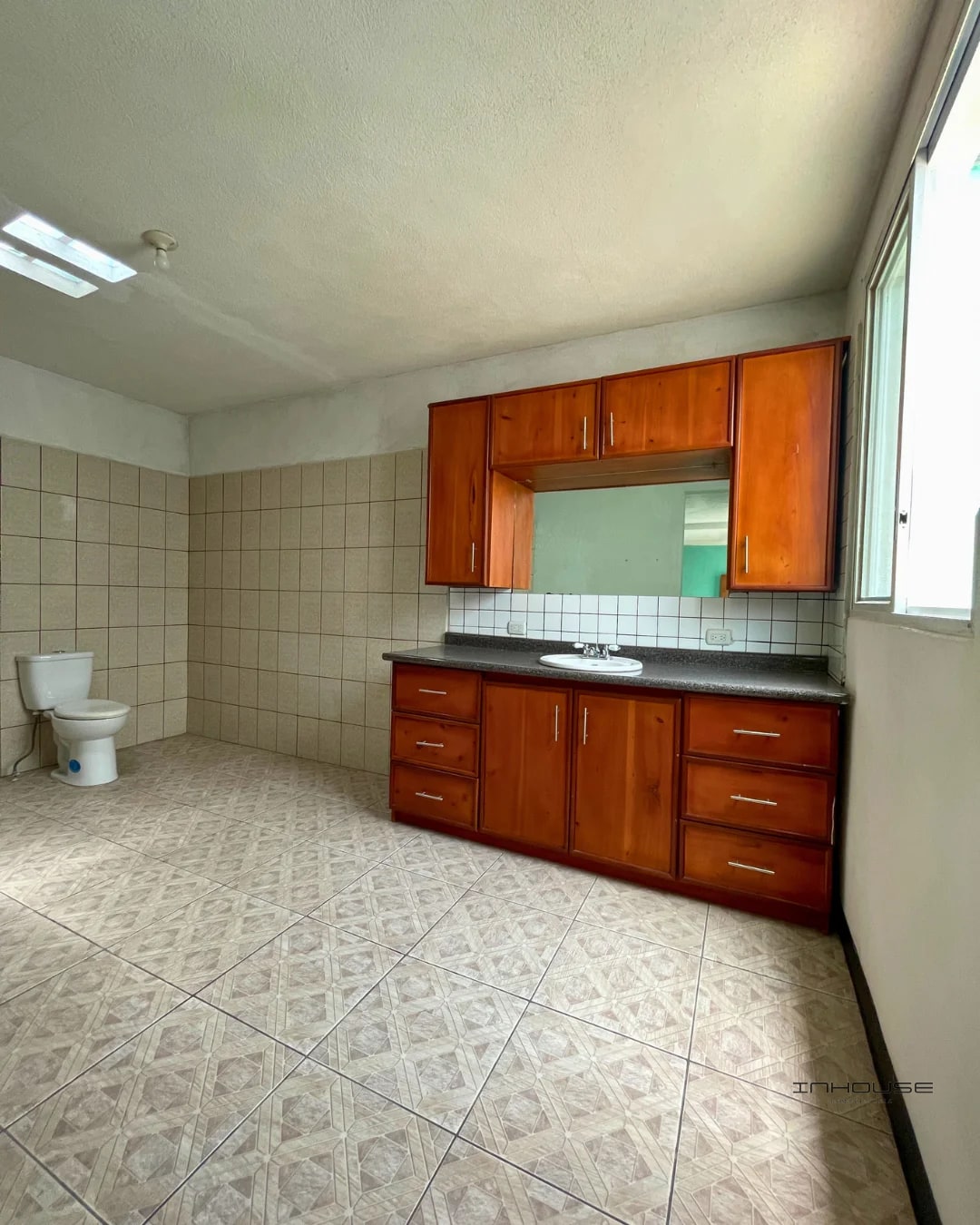 CASA EN VENTA EN ZONA 18 DENTRO DE GARITA - 3