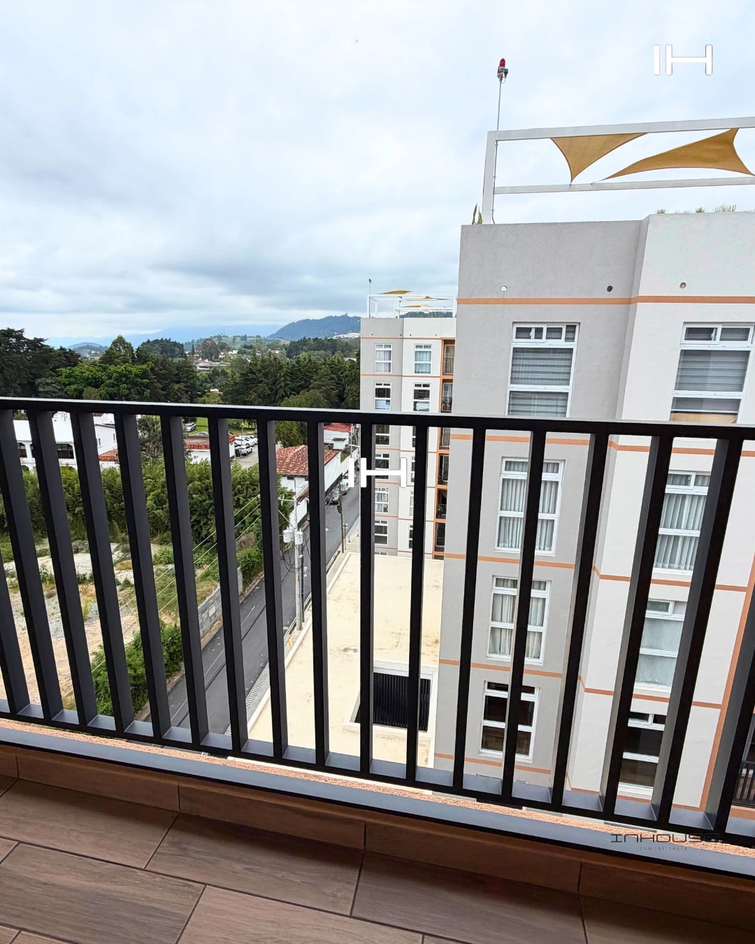 APARTAMENTO EN RENTA EN ZONA 16 CON BALCÓN EN NIVEL ALTO PARA ESTRENAR — Apartamento en Alquiler en Lares 16, Zona 16, Guatemala, Ciudad — foto 1 de 10