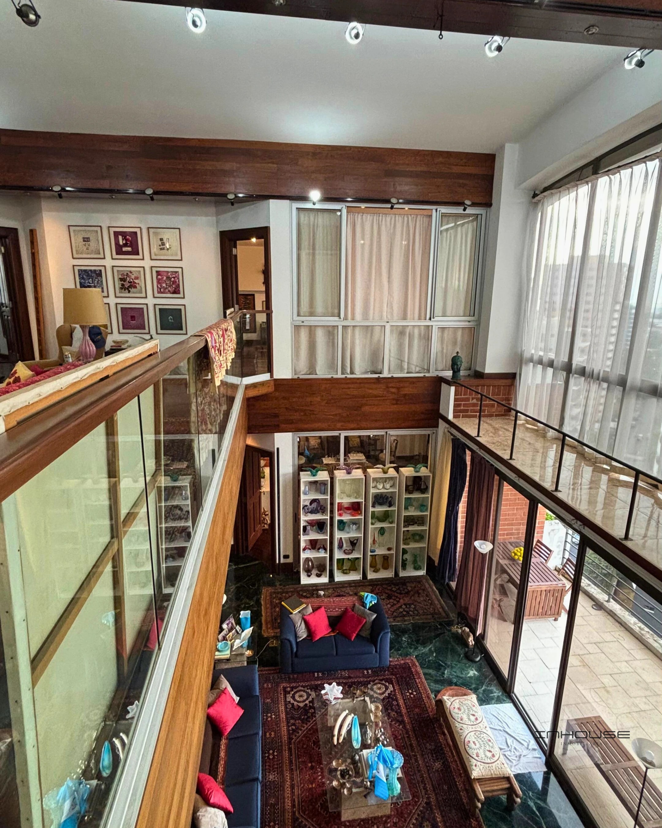 PENTHOUSE EN RENTA EN ZONA 14 CON DOS NIVELES Y TERRAZA — Apartamento en Alquiler en Plenum 14, Zona 14, Guatemala, Ciudad — foto 3 de 14