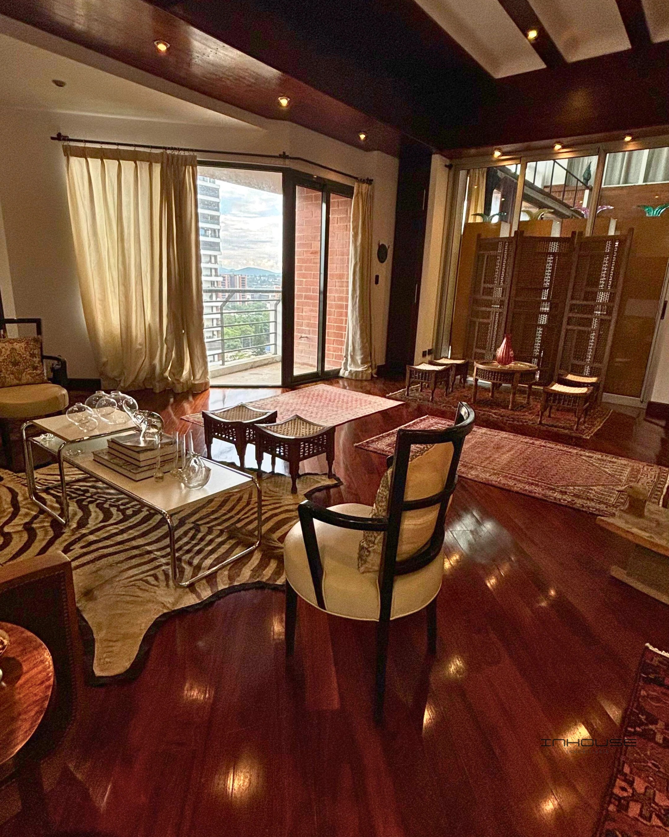 PENTHOUSE EN RENTA EN ZONA 14 CON DOS NIVELES Y TERRAZA — Apartamento en Alquiler en Plenum 14, Zona 14, Guatemala, Ciudad — foto 9 de 14
