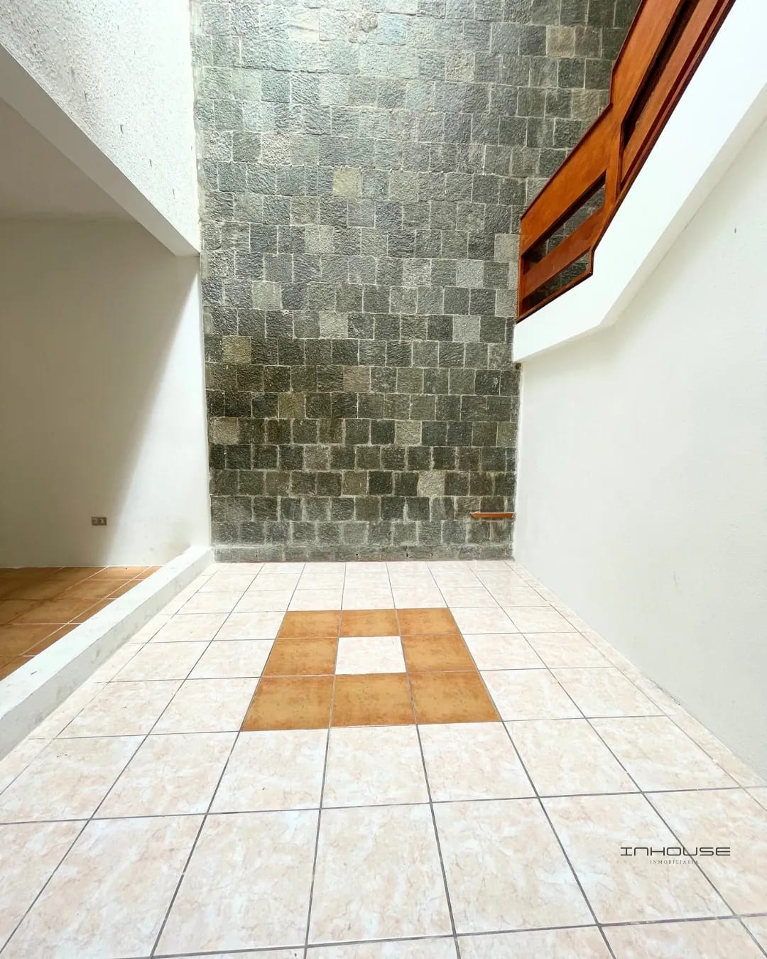 CASA EN VENTA EN ZONA 8 MIXCO, SAN CRISTOBAL DENTRO DE GARITA. — Casa en Venta en Pinares de San Cristobal, Zona 8 Mixco, Guatemala, Ciudad — foto 7 de 10