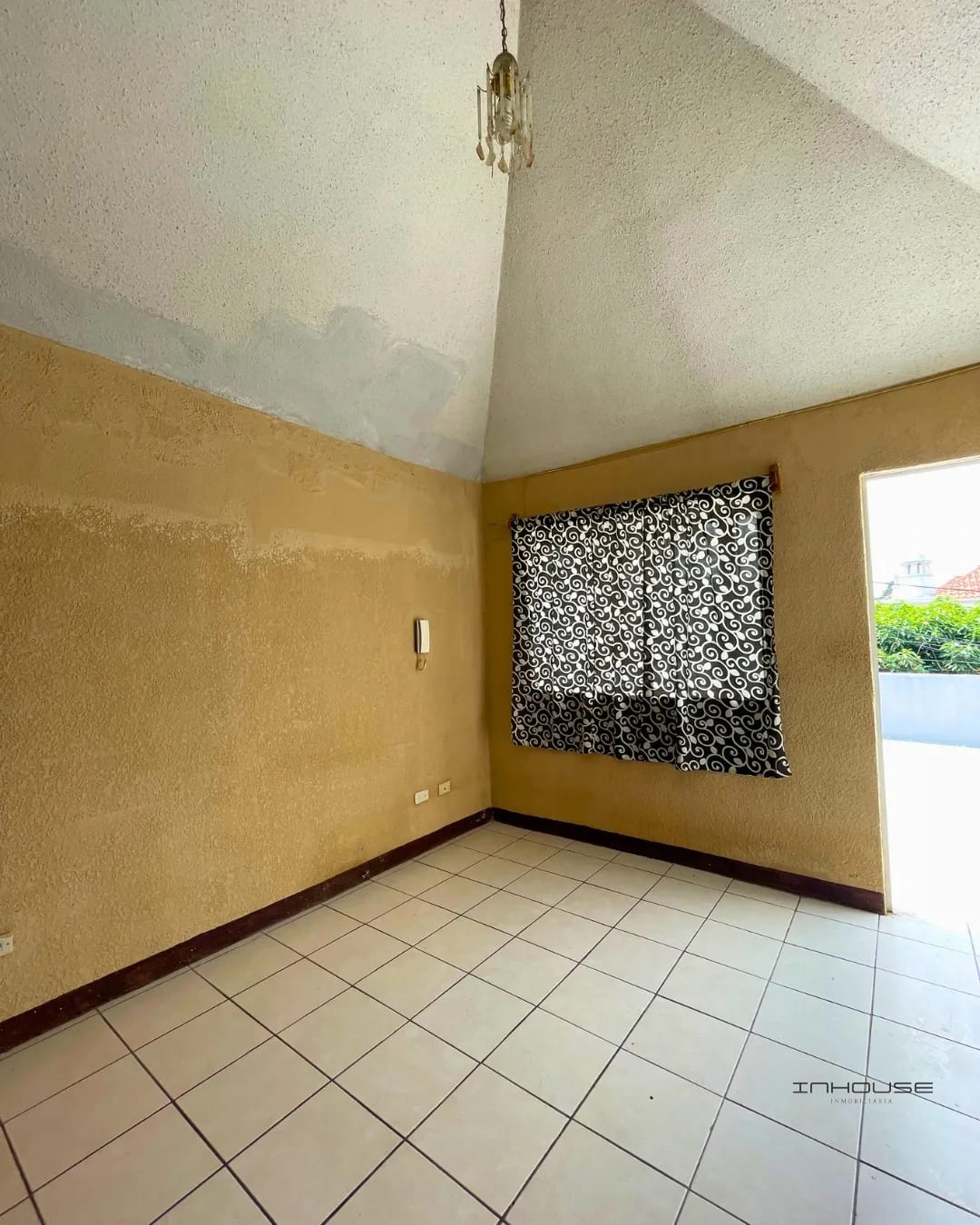CASA EN RENTA ZONA 8 DE MIXCO JACARANDAS — Casa en Alquiler en Zona 8 Mixco, Guatemala, Ciudad — foto 3 de 10