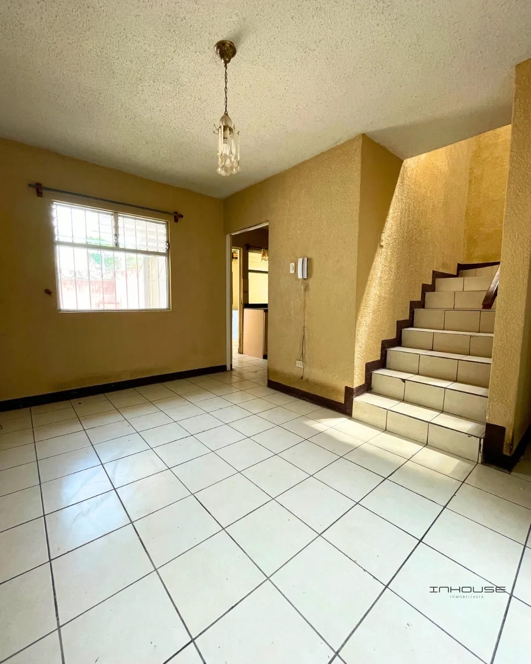 CASA EN RENTA ZONA 8 DE MIXCO JACARANDAS — Casa en Alquiler en Zona 8 Mixco, Guatemala, Ciudad — foto 1 de 10