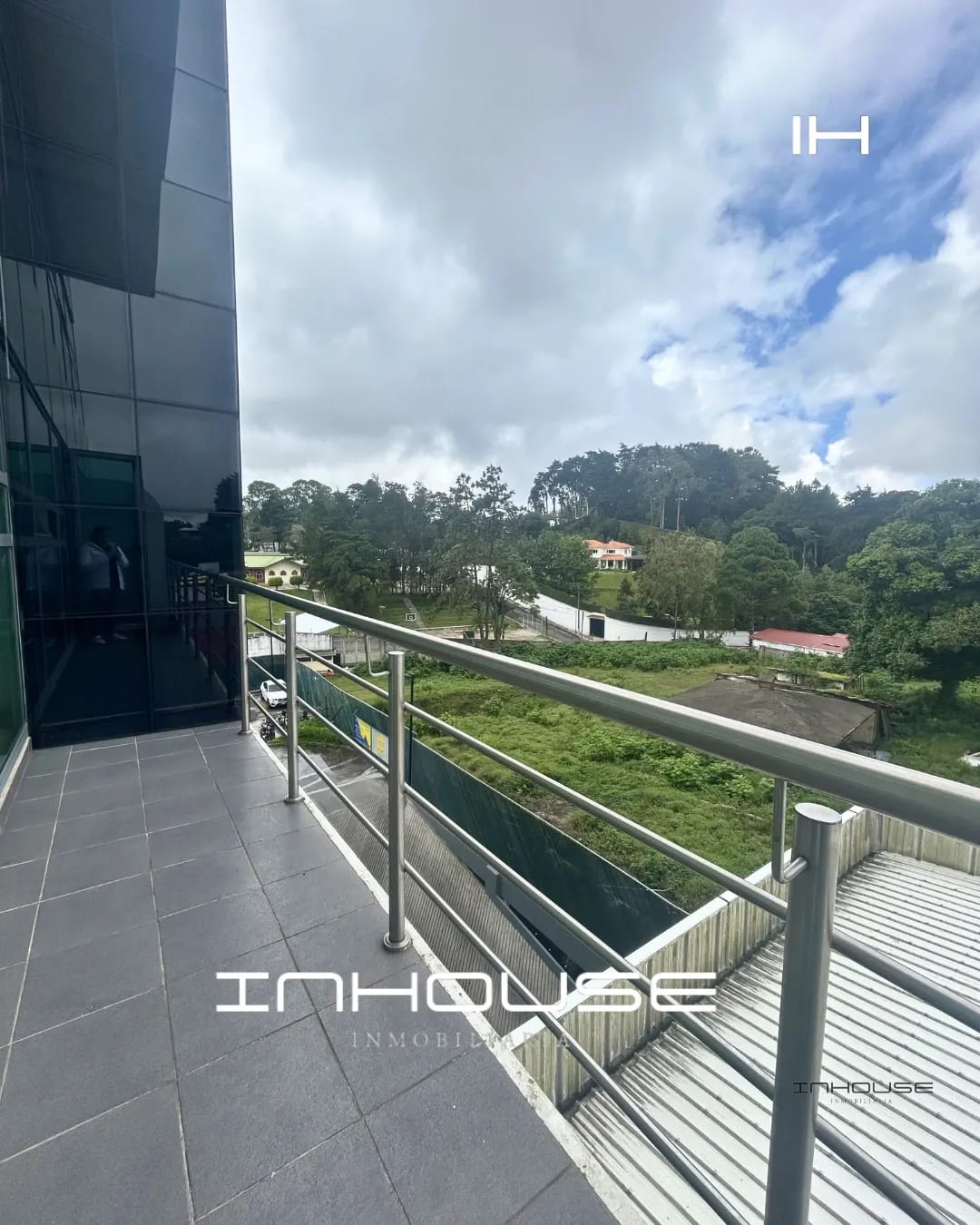 OFICINA EN RENTA CAES KM 17 EDIFICIO SCENA — Oficina en Alquiler en km 16-20, Carretera a El Salvador, Guatemala, Ciudad — foto 1 de 8