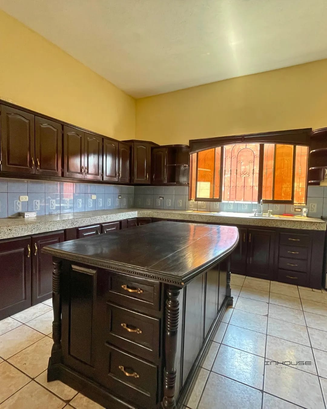 CASA DE UN NIVEL EN VENTA, ZONA 8 DE MIXCO, VALLES DE SAN CRISTÓBAL — Casa en Venta en Zona 8 Mixco, Guatemala, Ciudad — foto 2 de 10