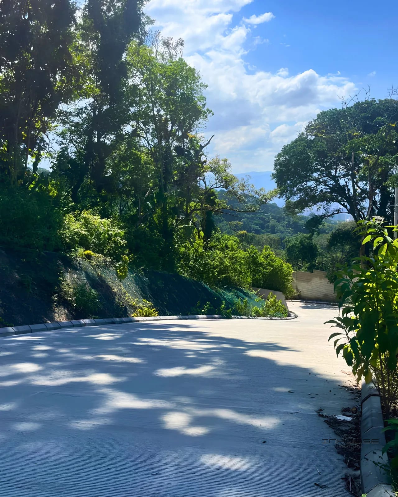 TERRENO EN VENTA EN CARRETERA -DOBLE ACCESO EN SANTA ROSALIA - — Terreno en Venta en Santa Rosalia La Laguna, Carretera a El Salvador, Guatemala, Ciudad — foto 3 de 10