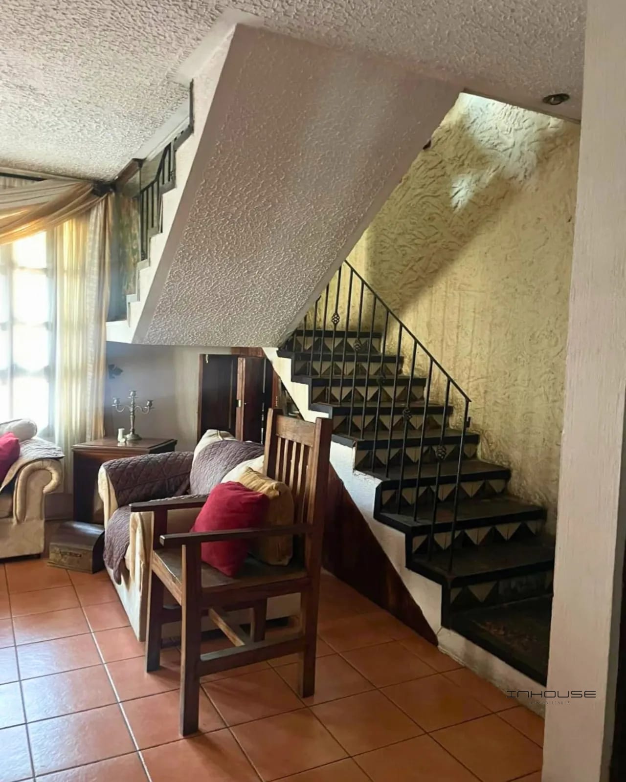 CASA EN VENTA EN SAN CRISTOBAL (A 1 CUADRA DE TORRE DE PINARES) — Casa en Venta en Zona 8 Mixco, Guatemala, Ciudad — foto 4 de 10