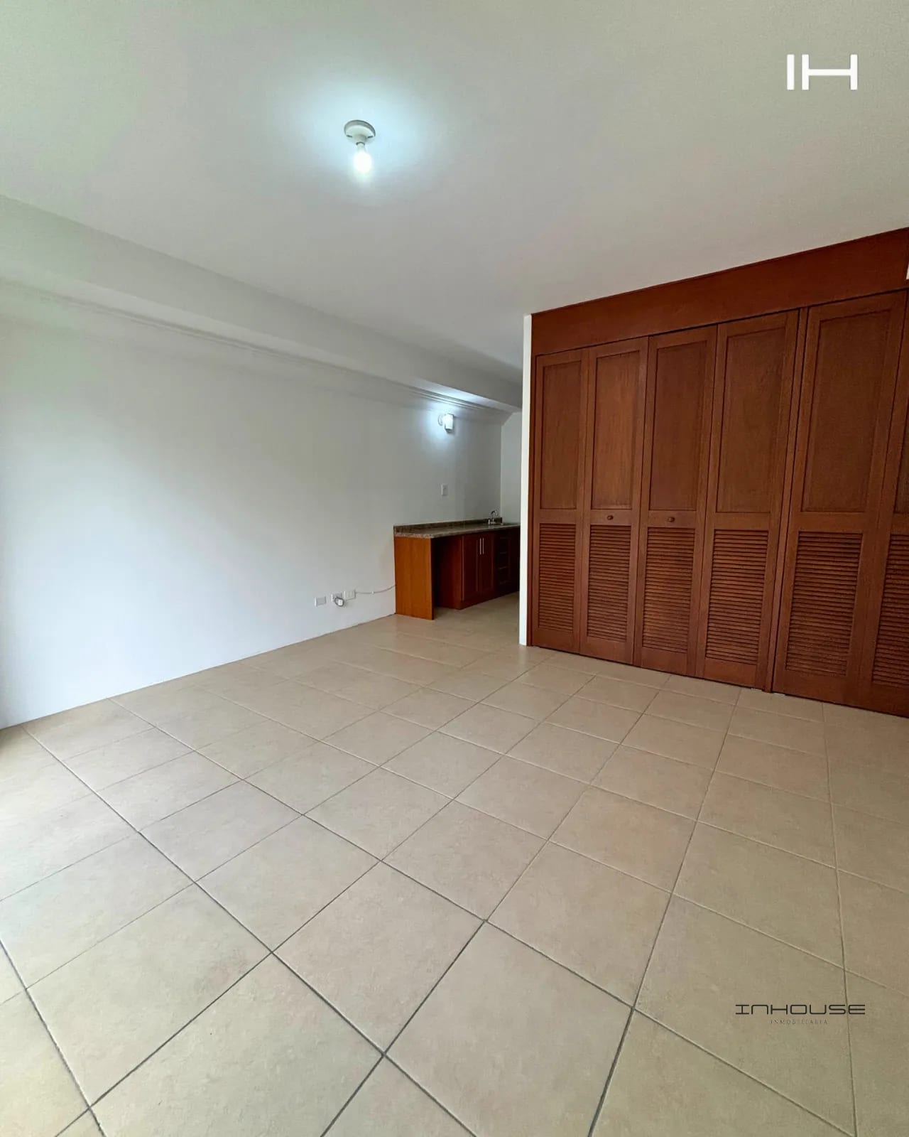 APARTAMENTO EN RENTA ZONA 16, LA MONTAÑA — Apartamento en Alquiler en La Montaña, Zona 16, Guatemala, Ciudad — foto 2 de 6