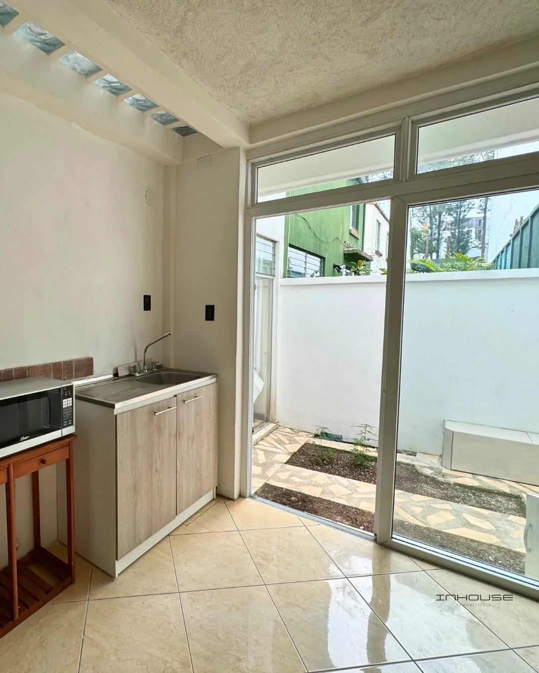 APARTAMENTO EN RENTA EN ZONA 14, PARA UNA PERSONA — Apartamento en Alquiler en Zona 14, Guatemala, Ciudad — foto 2 de 8