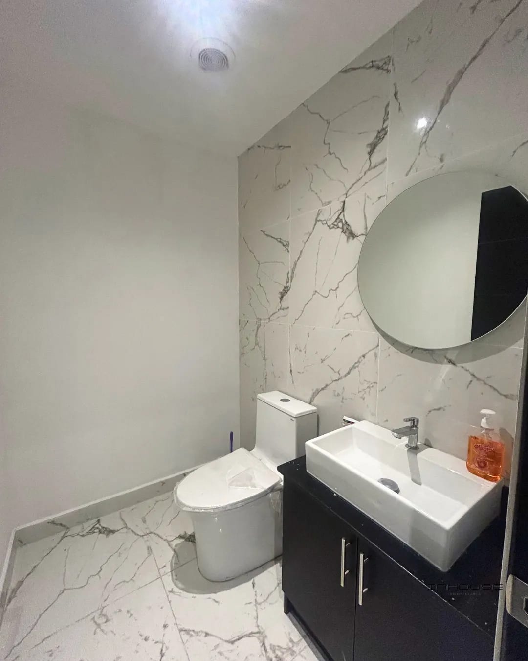 CLINICA EN RENTA ZONA 10 RENOVATI — Clínica en Alquiler en Renovati, Zona 10, Guatemala, Ciudad — foto 4 de 8
