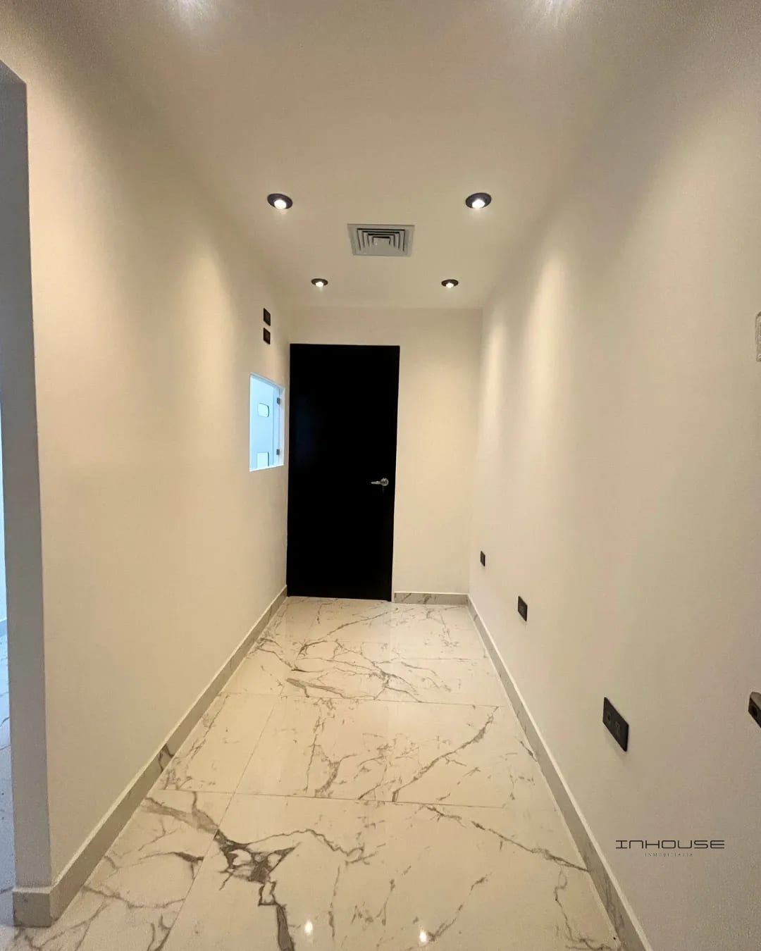 CLINICA EN RENTA ZONA 10 RENOVATI — Clínica en Alquiler en Renovati, Zona 10, Guatemala, Ciudad — foto 2 de 8