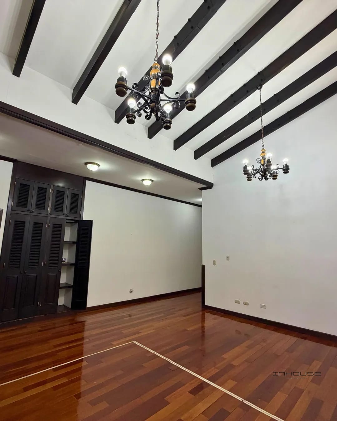 CASA EN RENTA DE UN NIVEL EN CAES KM 18 CON AMPLIO JARDÍN — Casa en Alquiler en Carretera a El Salvador, Guatemala, Ciudad — foto 3 de 10