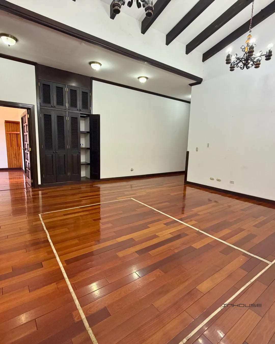 CASA EN RENTA DE UN NIVEL EN CAES KM 18 CON AMPLIO JARDÍN — Casa en Alquiler en Carretera a El Salvador, Guatemala, Ciudad — foto 2 de 10