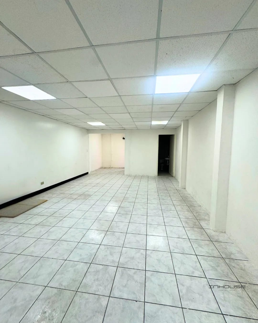 CASA EN VENTA EN ZONA 6 PARA USO COMERCIAL FRENTE A LA PARADA DEL TRANSMETRO — Casa en Venta en Zona 6, Guatemala, Ciudad — foto 9 de 12