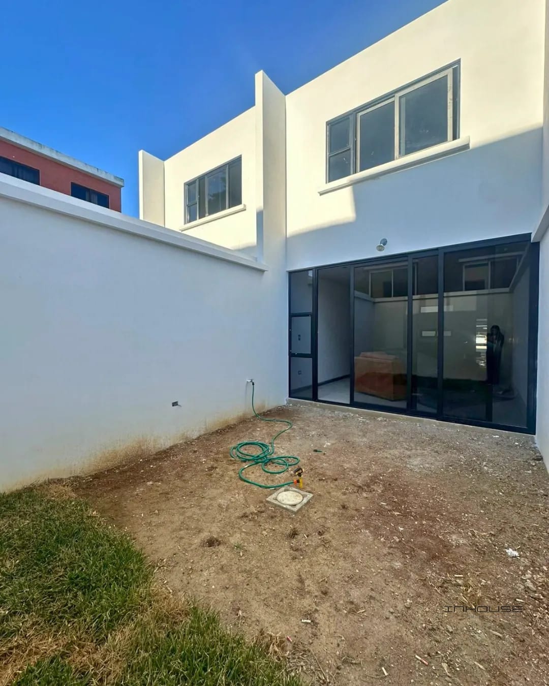 CASA EN VENTA EN ZONA 16 PARA ESTRENAR — Casa en Venta en Hacienda Real, Zona 16, Guatemala, Ciudad — foto 2 de 11