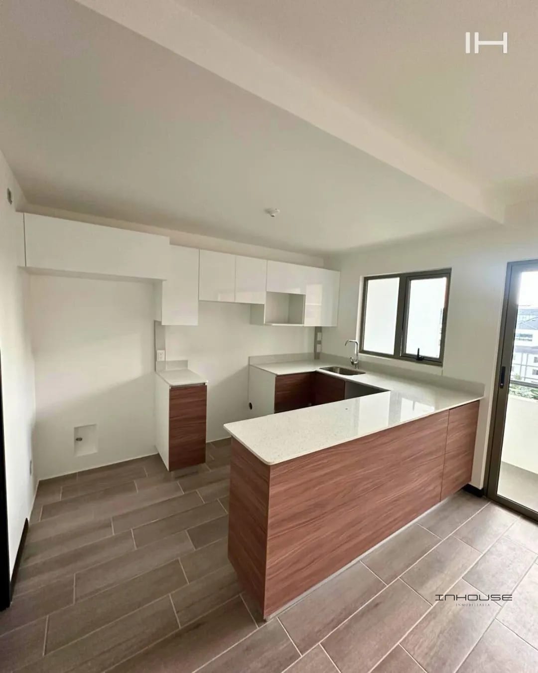 APARTAMENTO EN RENTA EN ZONA 14 EN NIVEL ALTO — Apartamento en Alquiler en Zona 14, Guatemala, Ciudad — foto 1 de 10