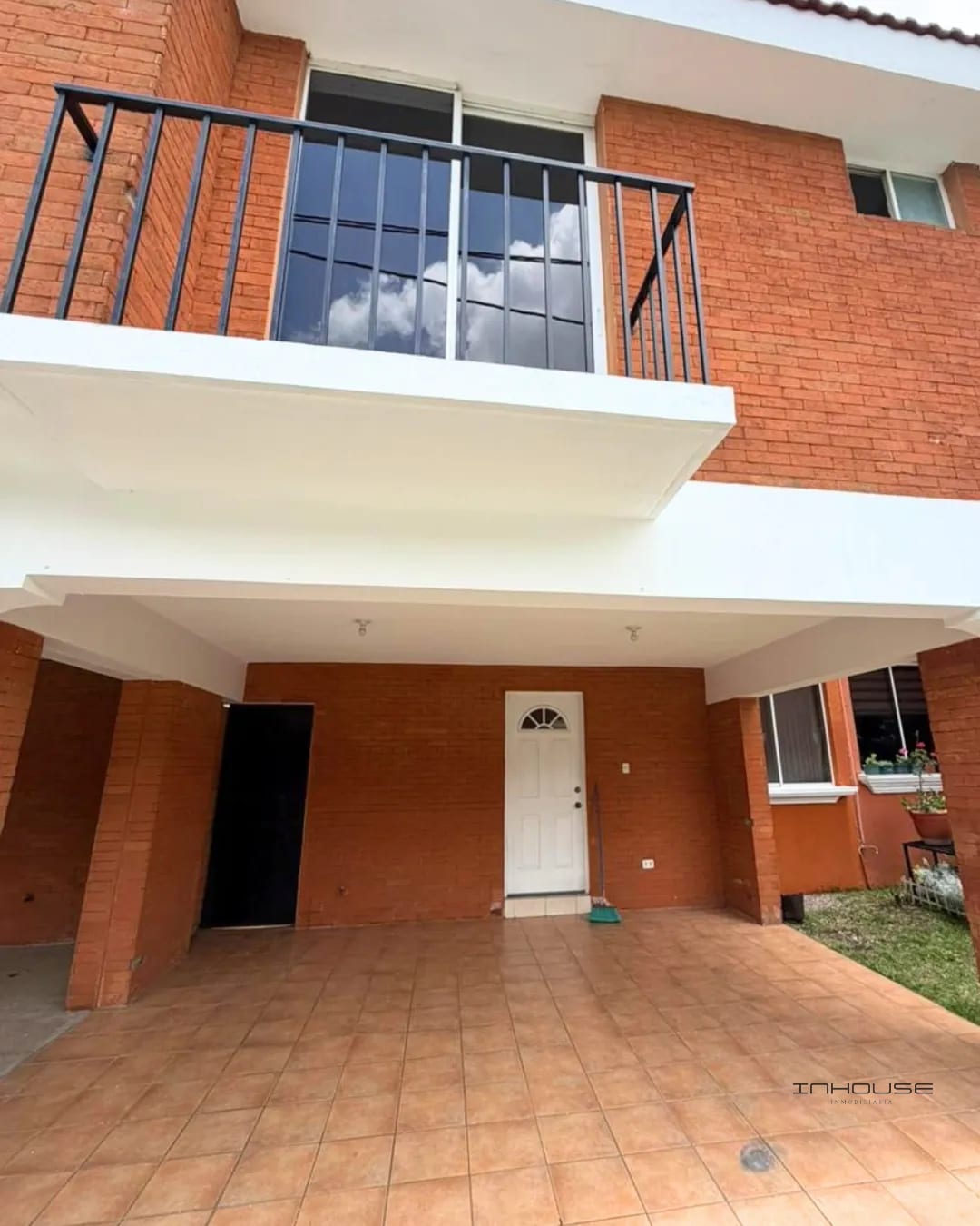 CASA EN RENTA KM 18.5 SAN JOSÉ PINULA, JARDINES DE PROVIDENCIA — Casa en Alquiler en San José Pinula, Guatemala, Ciudad — foto 1 de 10