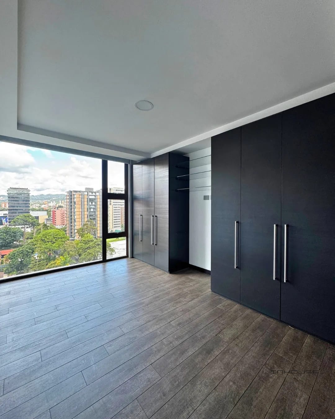 APARTAMENTO EN RENTA EN ZONA 10 EN NIVEL ALTO — Apartamento en Alquiler en Urbana, Zona 10, Guatemala, Ciudad — foto 1 de 10