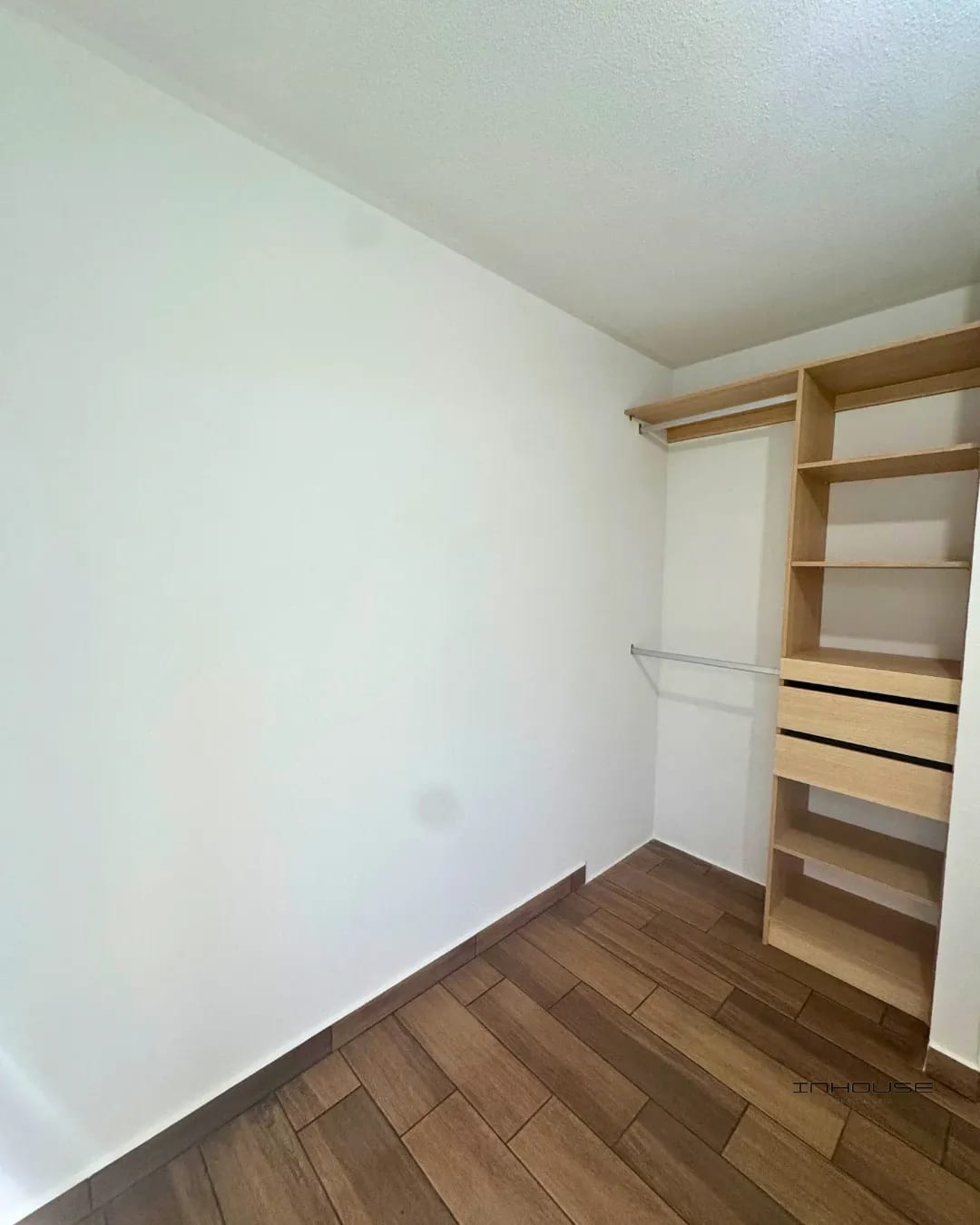 APARTAMENTO EN VENTA ZONA 16 EN PRIMER NIVEL CON JARDIN — Apartamento en Venta en Lares 16, Zona 16, Guatemala, Ciudad — foto 2 de 10