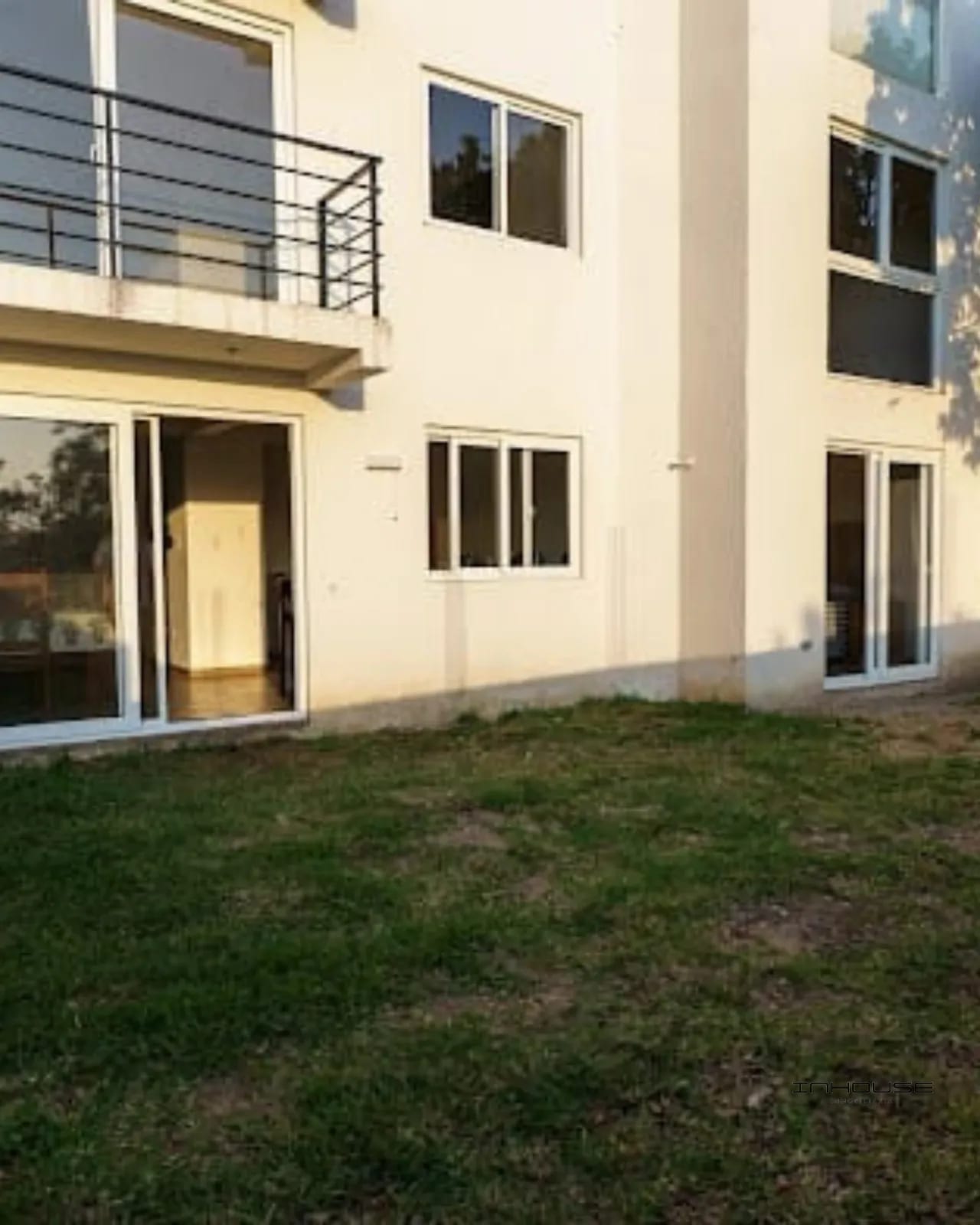 APARTAMENTO EN RENTA ZONA 16 CON JARDIN — Apartamento en Alquiler en Las Mercedes, Zona 16, Guatemala, Ciudad — foto 3 de 17