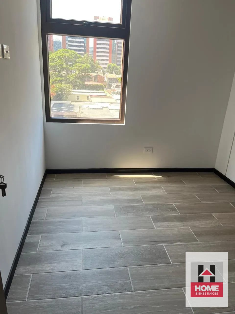AREA AOKLAND MALL APARTAMENTO EN VENTA ZONA 10 — Apartamento en Venta en Biko, Zona 10, Guatemala, Ciudad — foto 4 de 11