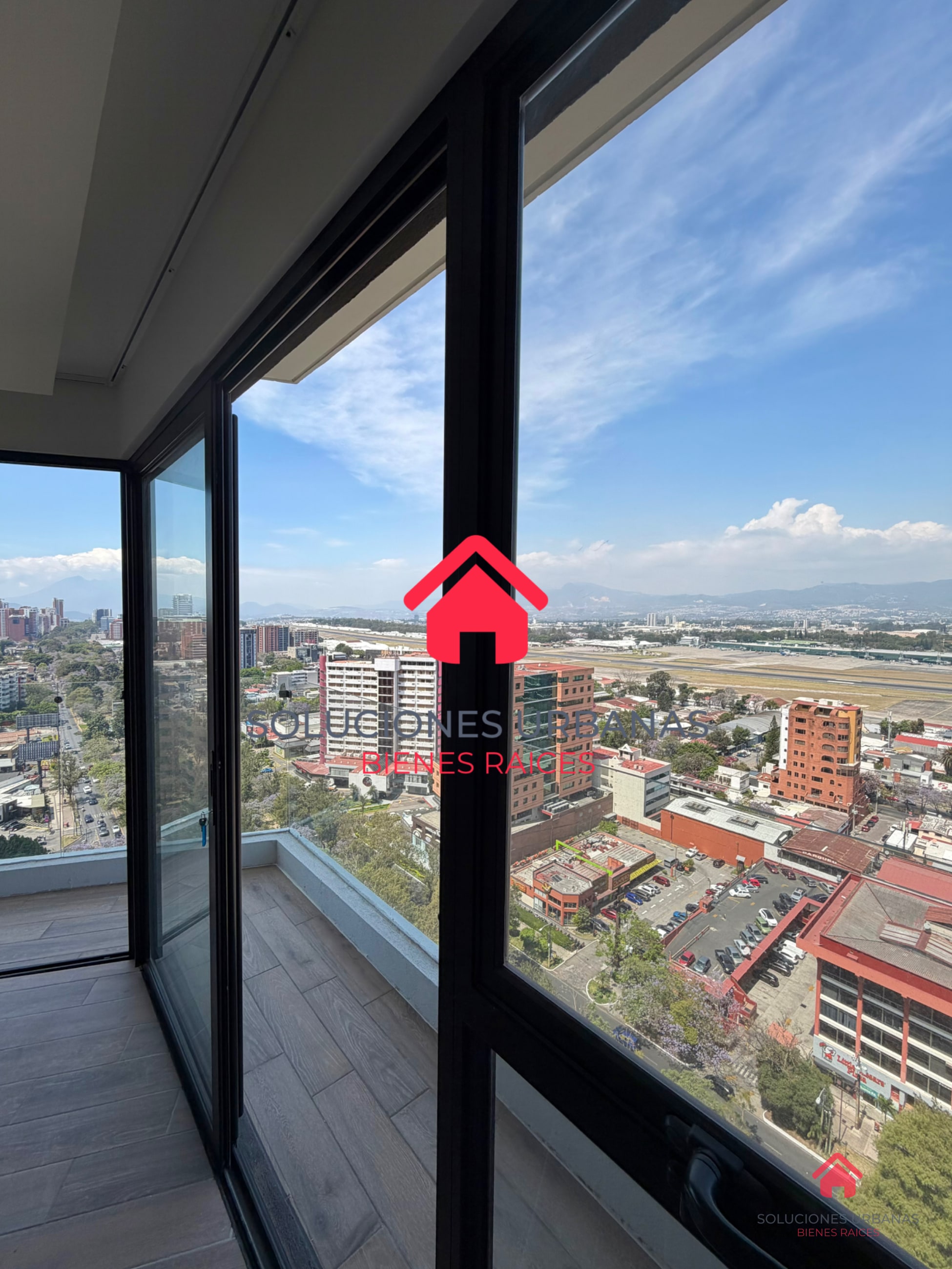 APARTAMENTO CON ESPECTACULAR VISTA Y CUARTO DE SERVICIO ZONA 14 - 4