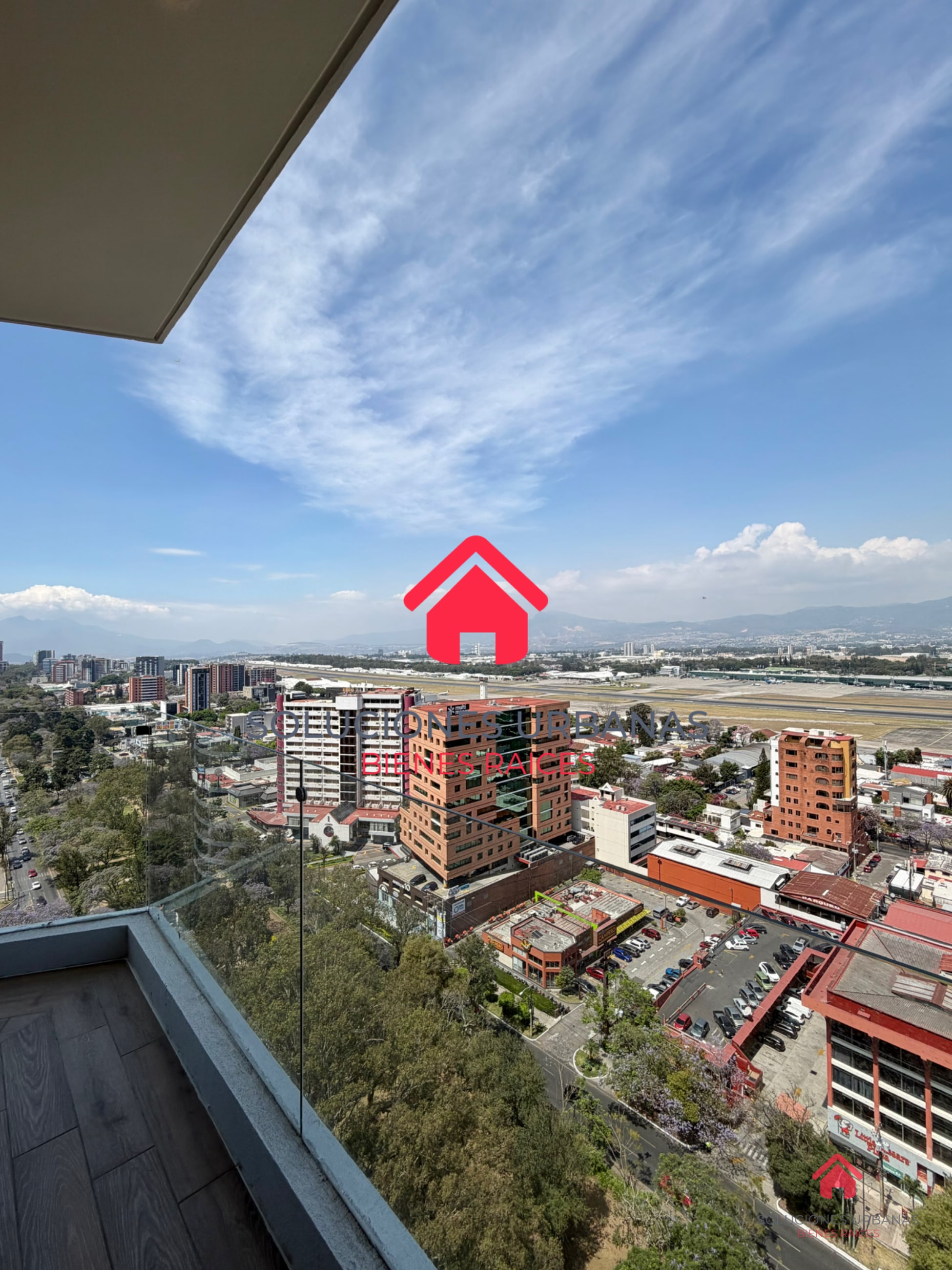 APARTAMENTO CON ESPECTACULAR VISTA Y CUARTO DE SERVICIO ZONA 14 - 5