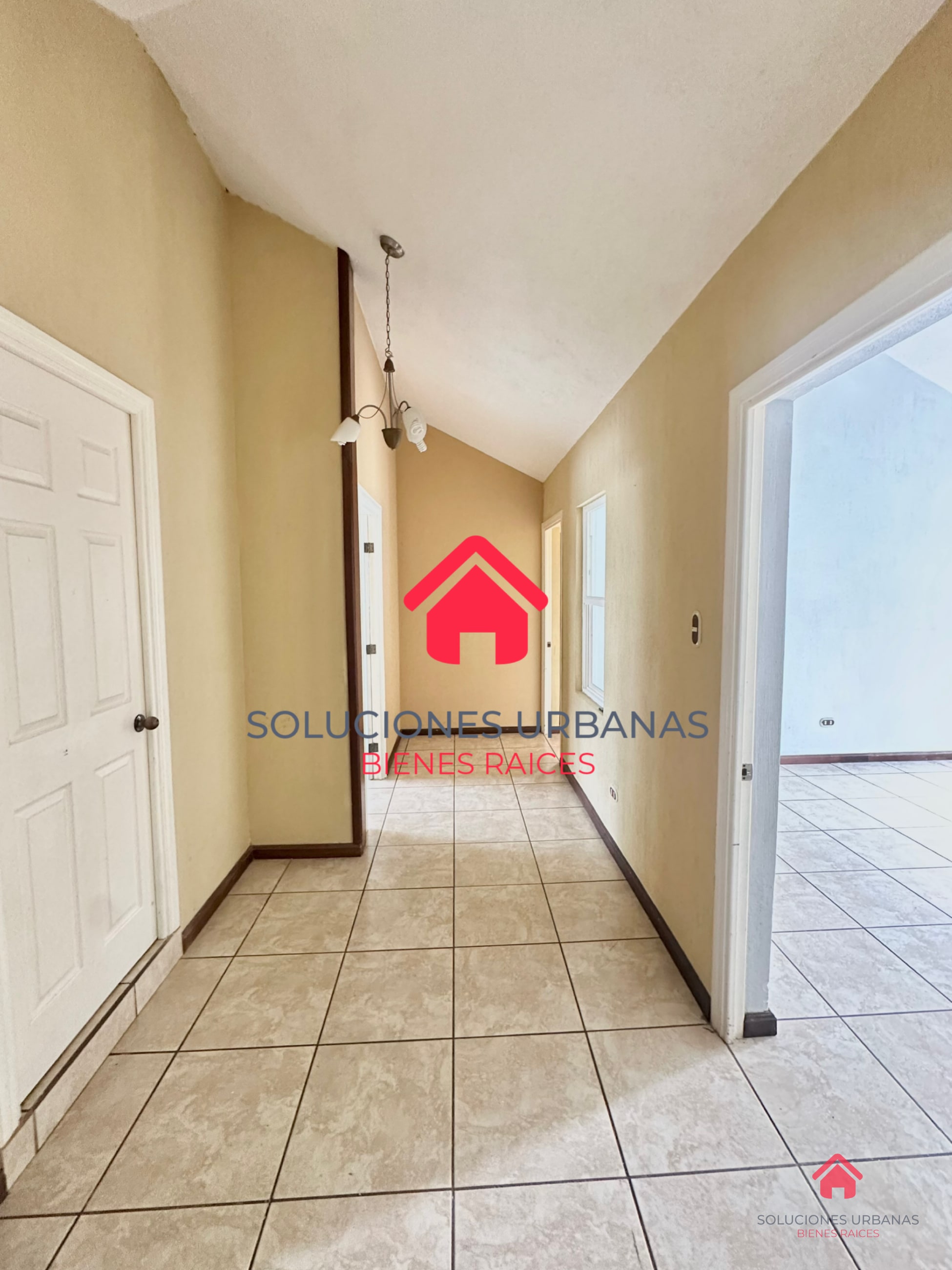 CASA ARRAZOLA CON LINDO JARDÍN / OPCIÓN DE COMPRA CON TERRENO ADICIONAL - 6