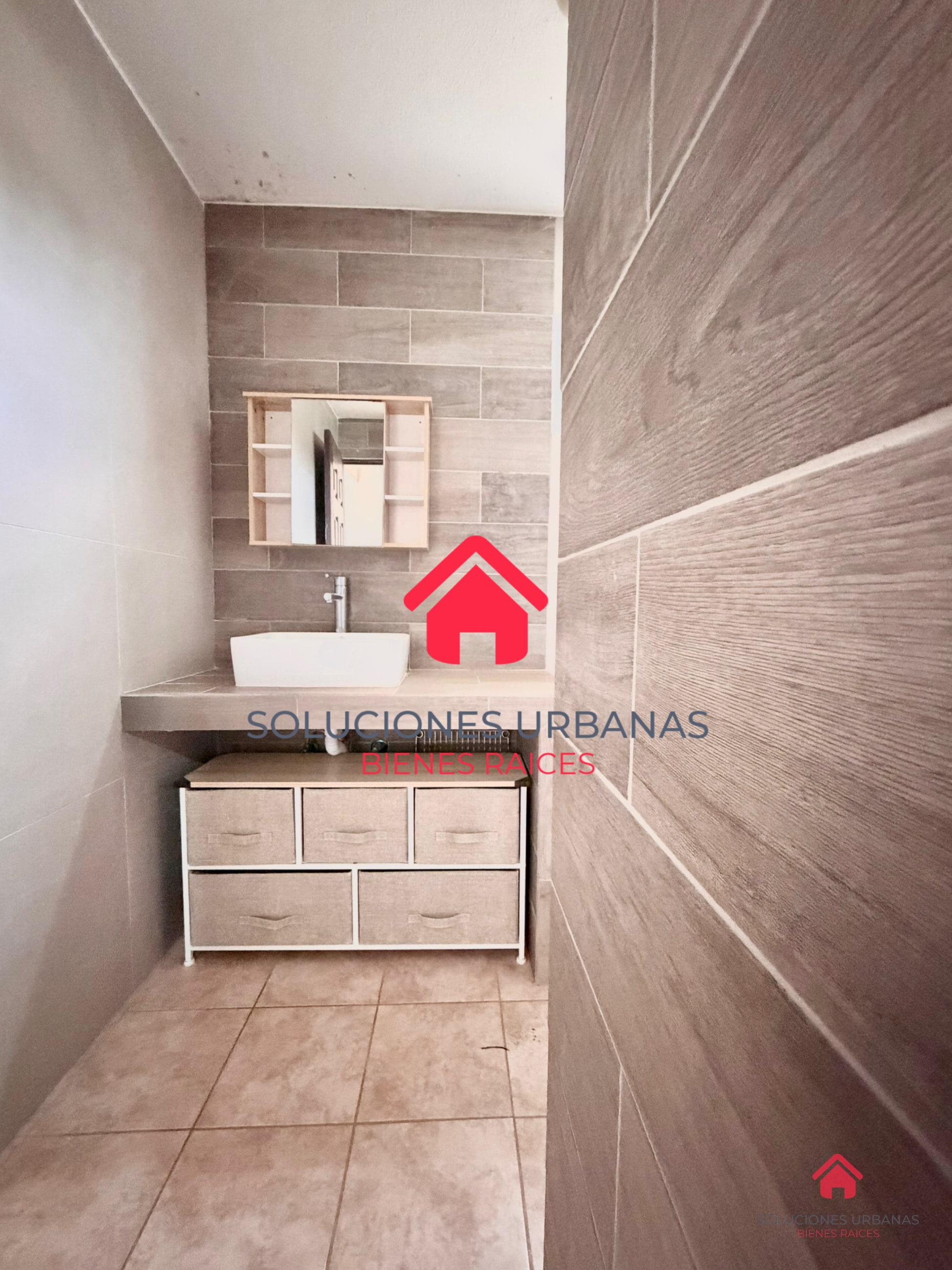 CASA CON LINDO JARDÍN LA FONTANA — Casa en Venta en La Fontana III, Carretera a El Salvador, Guatemala, Ciudad — foto 8 de 11