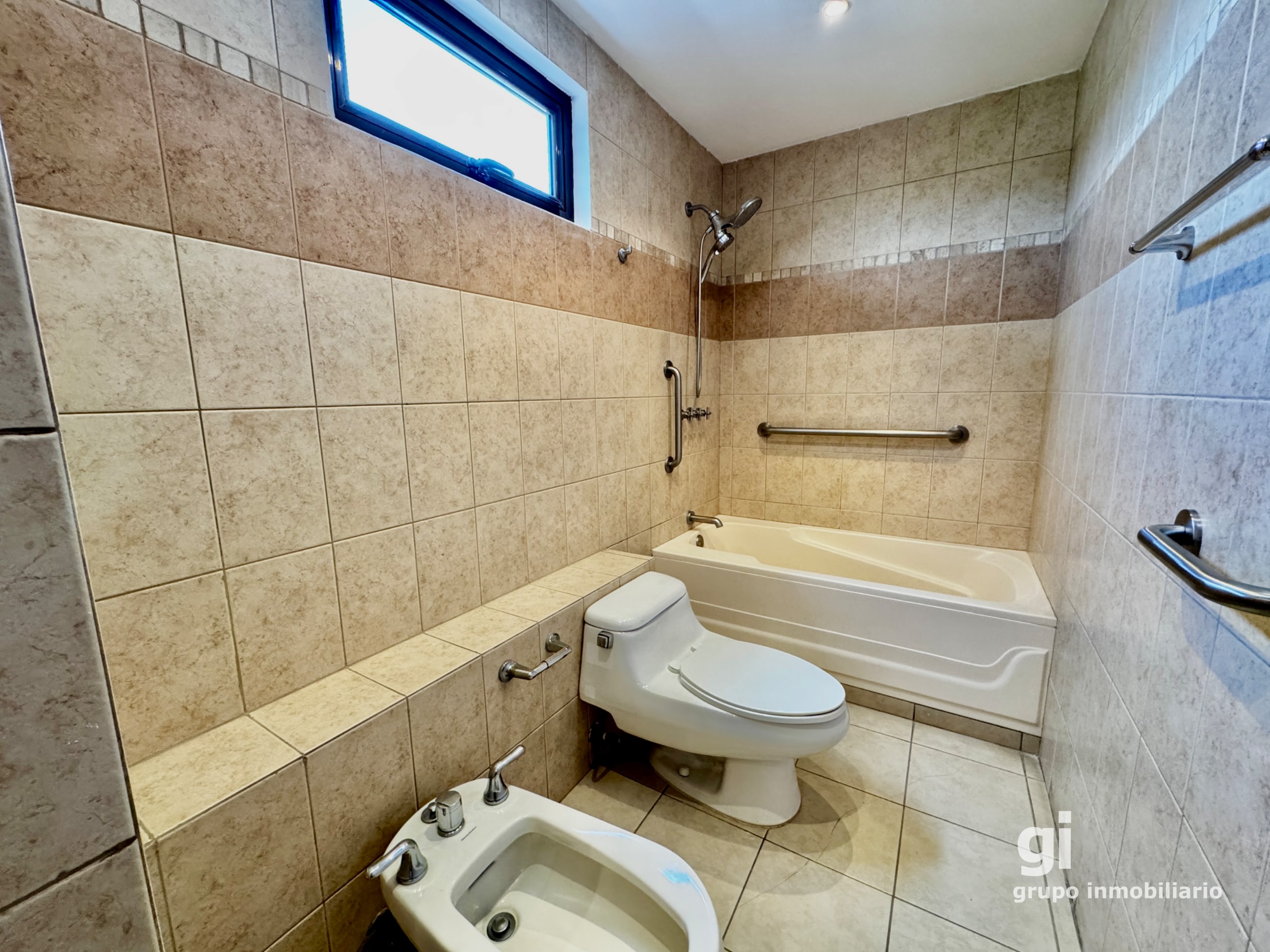 Apartamento en alquiler para quienes valoran los espacios abiertos y las vistas aseguradas - 9