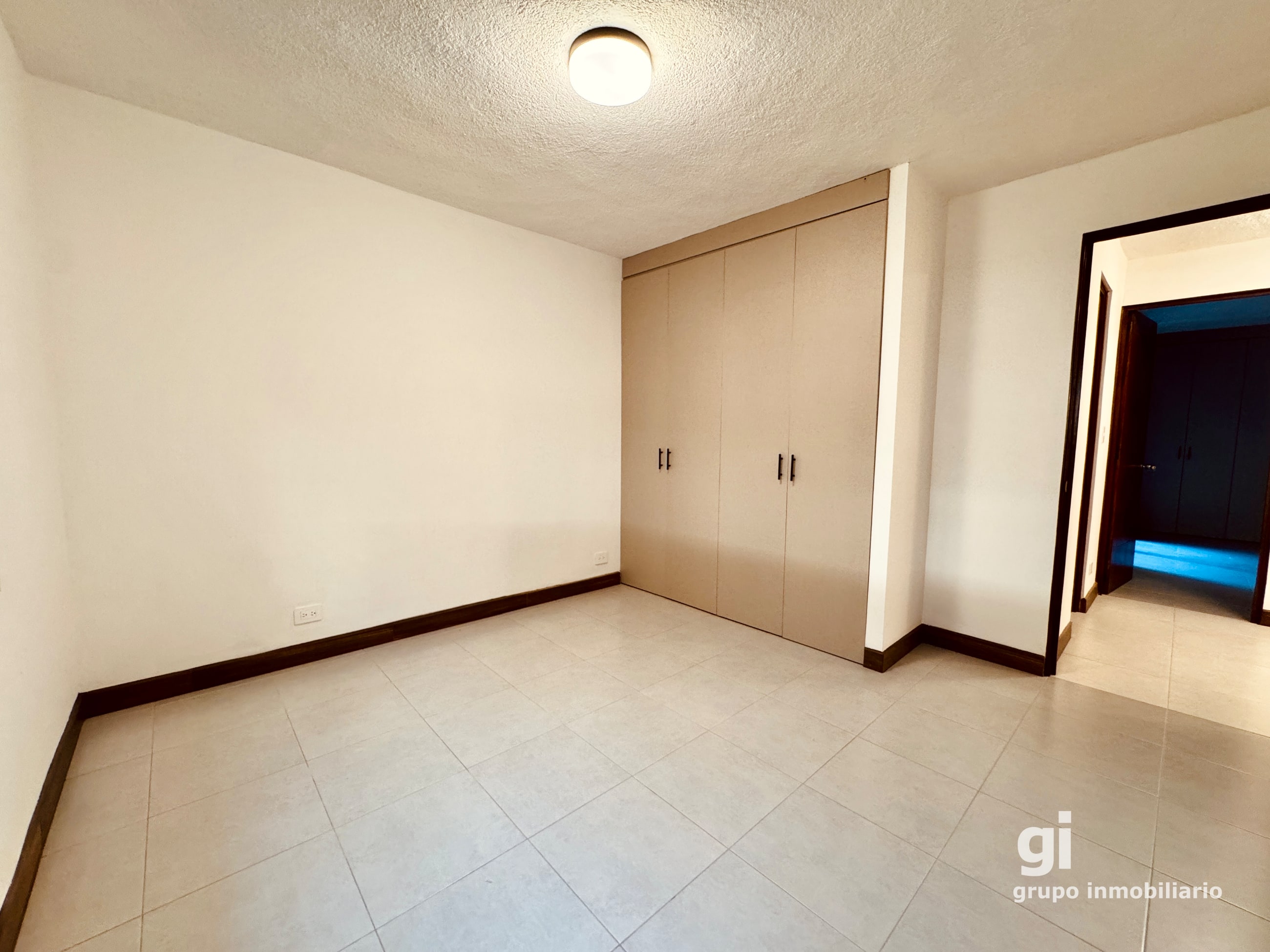 Apartamento Remodelado en Renta en Zona 10 | Excelente Ubicación - 7