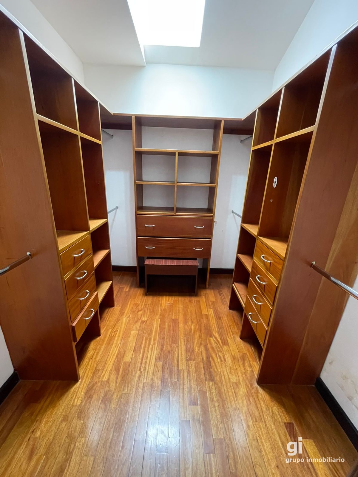 Casa en Venta en Condominio Exclusivo Zona 10 - 4
