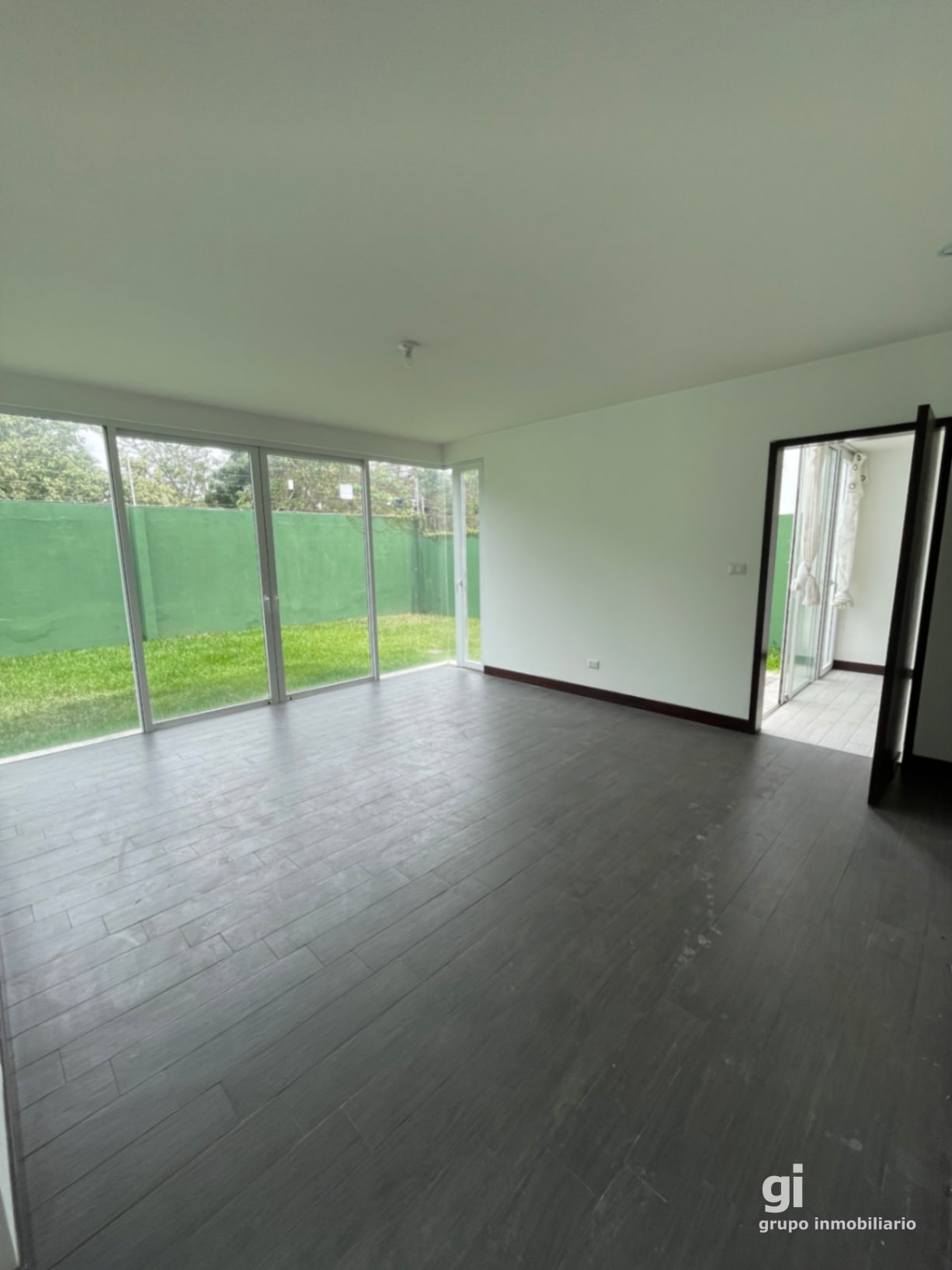 Hermosa casa en venta Zona 16.4 dormitorios cada uno con su baño — Casa en Venta en Zona 16, Guatemala, Ciudad — foto 6 de 7