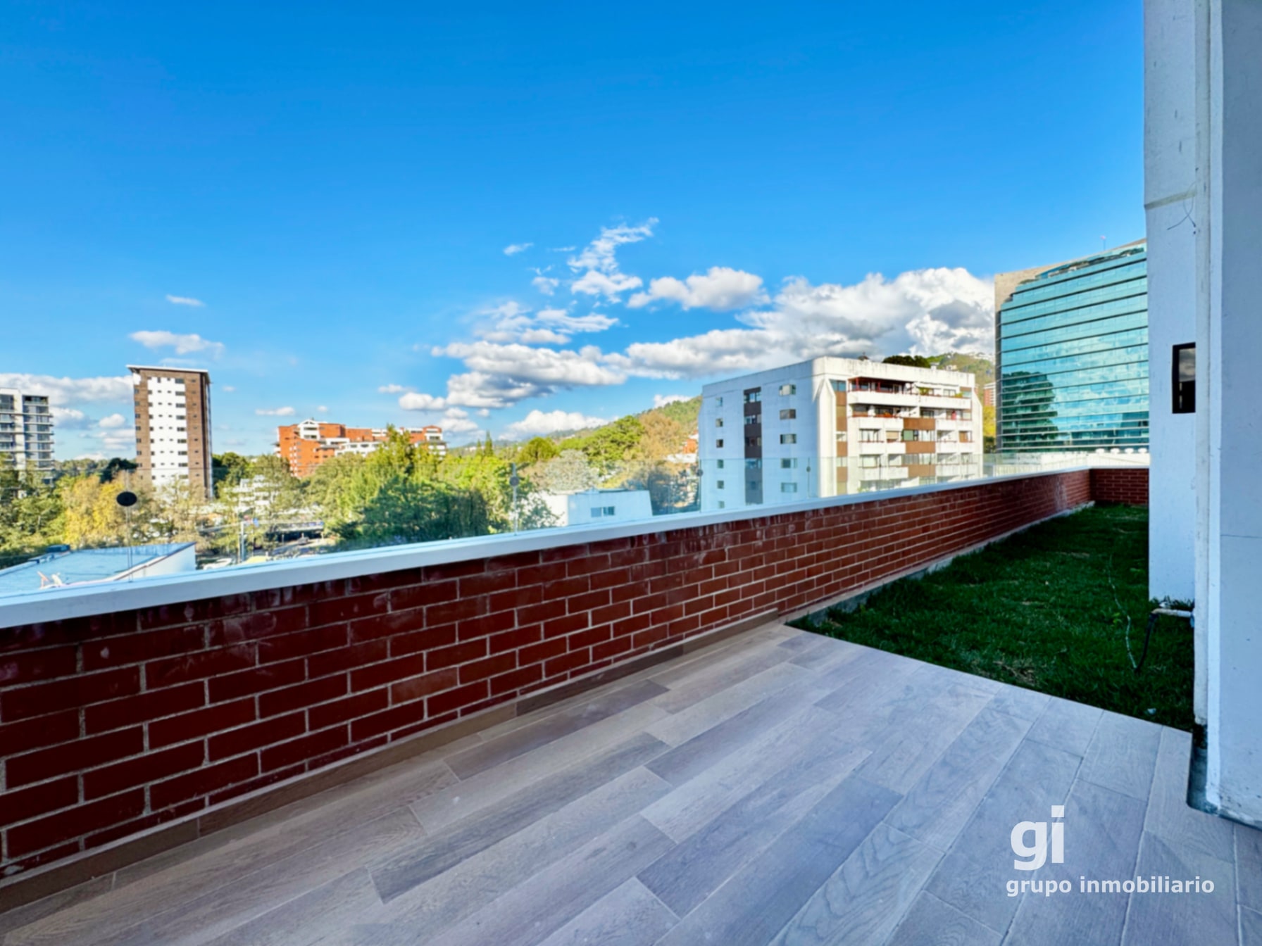 Apartamento con jardín y vista en zona 15, 3 dormitorios. — Apartamento en Venta en Zona 15, Guatemala, Ciudad — foto 3 de 13