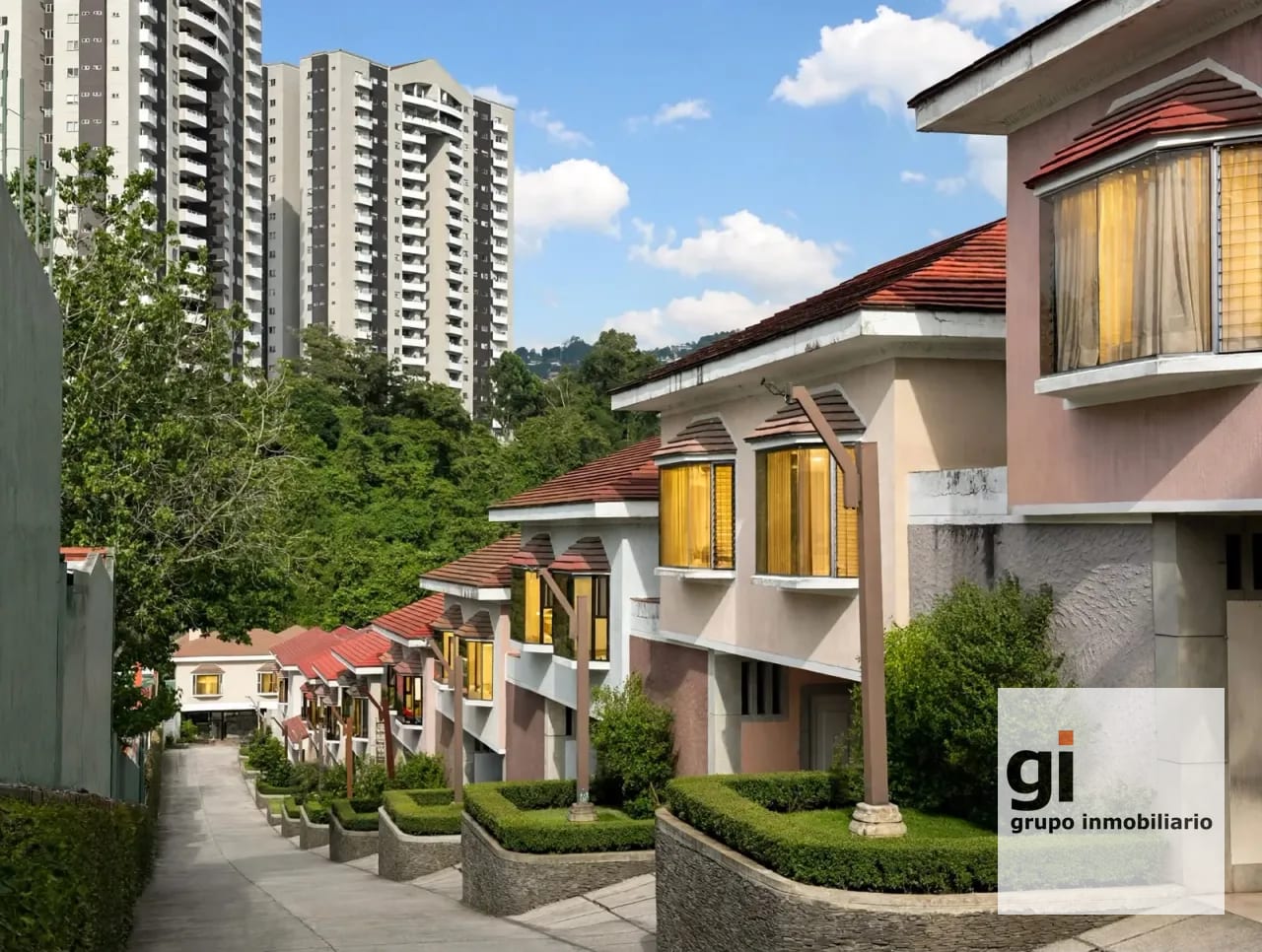 CASA EN ZONA 10. GRAN OPORTUNIDAD — Casa en Venta en Zona 10, Guatemala, Ciudad — foto 1 de 12