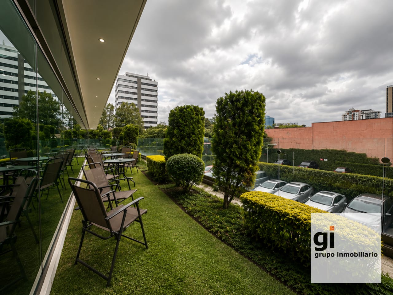 OFICINA EN VENTA EN PIALÉ, ZONA 10, CON TERRAZA PRIVADA. — Oficina en Venta en Pialé, Zona 10, Guatemala, Ciudad — foto 5 de 9