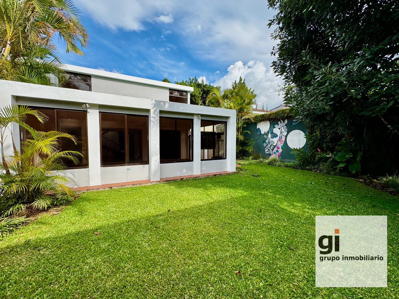 Casa en alquiler para oficinas o vivienda, zona 14. La Villa — Casa en Alquiler en Zona 14, Guatemala, Ciudad — foto 1 de 16